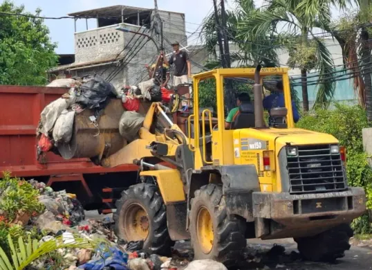 Penanganan sampah di sampah di TPS Depo Kembar, Kelurahan Jelambar, Kecamatan Grogol Petamburan, Jakarta Pusat. (Sumber: Dok. Istimewa)