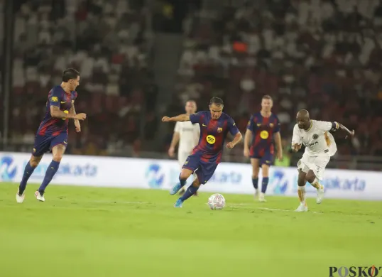 Duel seru antara Barcelona Legends melawan DRX World Legends dalam ajang Clash of Legends (Sumber: Poskota)