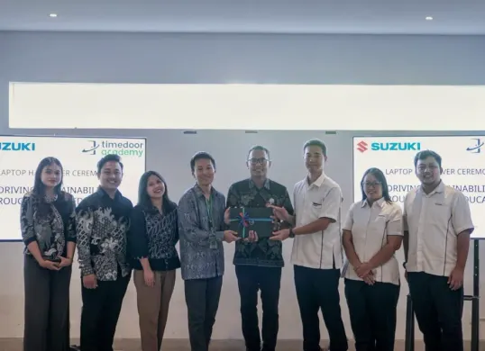Suzuki Indonesia donasikan 25 laptop rekondisi untuk mendukung pembelajaran coding dan AI (Sumber: Suzuki)
