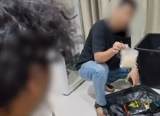 Direktorat Reserse Narkoba Polda Metro Jaya mengungkap praktik laboratorium gelap (clandestine lab) narkotika jenis tembakau sintetis di sebuah apartemen di wilayah Jakarta Pusat, Jumat, 17 April 2026. (Sumber: Dok. Polda Metro Jaya)