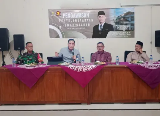 Anggota DPRD Jabar, Abdul Karim, saat kegiatan pengawasan peraturan pemerintahan di Desa Sukamanah, Kecamatan Cugenang, Kabupaten Cianjur. (Sumber: Istimewa)
