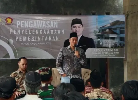 Anggota DPRD Jabar, Abdul Karim, saat mengisi kegiatan  pengawasan Peraturan Pemerintahan yang digelar di Pondok Pesantren Al-Aliyah, Desa Kadupandak, Kecamatan Kadupandak, Kabupaten Cianjur. (Sumber: Istimewa)