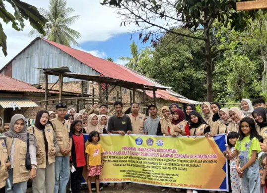 Universitas PGRI Sumatera Barat (UPGRISBA) kompak bergerak korban pascabencana Sumatera melalui program pengabdian masyarakat. (Sumber: Istimewa)