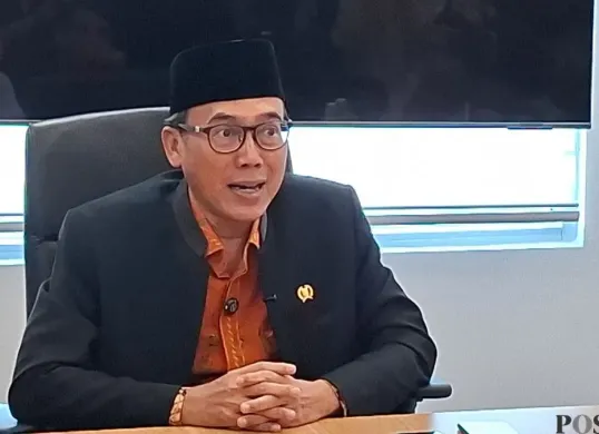 Ketua Fraksi PKS DPRD Jakarta, Muhammad Taufik Zoelkifli saat diwawancarai awak media di gedung DPRD Jakarta, Selasa, 21 April 2026. (Sumber: Poskota/M. Tegar Jihad)