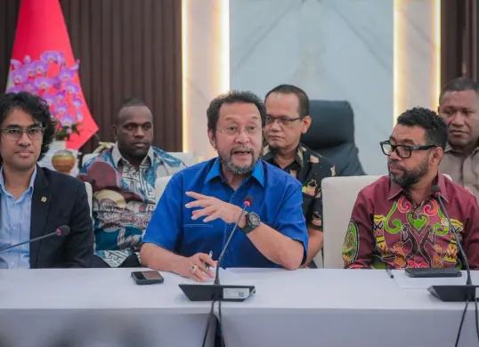 Wakil Ketua DPD RI, Yorrys Raweyai memaparkan perubahan peta konflik pasca-pemekaran wilayah Papua. (Sumber: Istimewa)