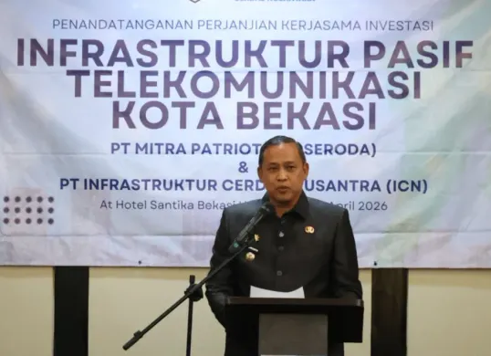 Potret Wali Kota Bekasi, Tri Adhianto dalam kegiatan penandatanganan kerja sama investasi infrastruktur pasif telekomunikasi pada Senin, 20 April 2026. (Sumber: Istimewa)