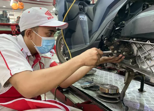 AHASS di bawah naungan PT WahanaArtha Ritelindo mengembangkan sejumlah alat khusus guna menunjang proses perawatan sepeda motor. (Sumber: PT WahanaArtha Ritelindo)
