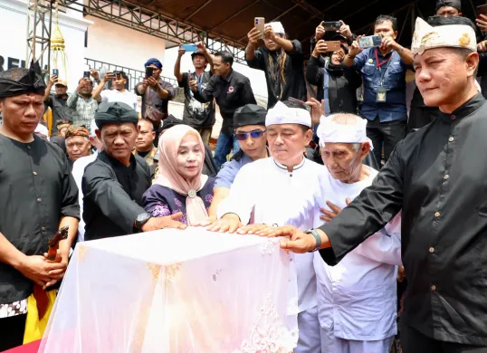 Wakil Ketua DPRD Kabupaten Bogor, Wawan Hikal Kurdi mengikuti kirab Binokasih Sanghyang Pake ke-IV, di Cisarua, Selasa, 21 April 2026. (Sumber: Dok. Istimewa)