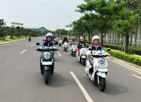 Edukasi safety riding bagi pelajar perempuan digelar di Tangerang melalui program Zen On Wheels (Sumber: PT Wahana Makmur Sejati)