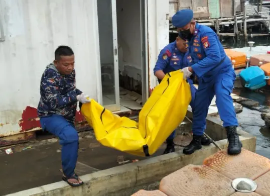 Remaja 11 tahun hanyut di Sungai Ciliwung, ditemukan tewas di perairan Kaliadem, Muara Angke, Jakarta Utara, Kamis, 23 April 2026. (Sumber: Dok. Tim SAR)
