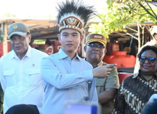 Potret Wakil Presiden RI, Gibran Rakabuming Raka saat kunjungan kerja ke sejumlah wilayah di Tanah Papua. (Sumber: Kemendagri)