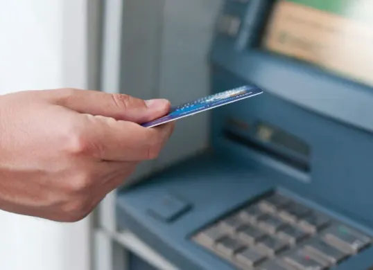 Ilustrasi, mesin ATM. (Sumber: freepik)