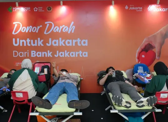 Bank Jakarta gelar donor darah kolaboratif dengan PWI Jaya dan PMI DKI Jakarta pada HUT ke-65. (Sumber: Dok. Bank Jakarta)