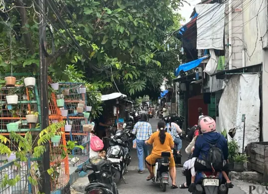 Kondisi permukiman warga RW 08 Kelurahan Kapuk, Kecamatan Cengkareng, Jakarta Barat, pada Sabtu, 25 April 2026. (Sumber: Poskota/Pandi Ramedhan)