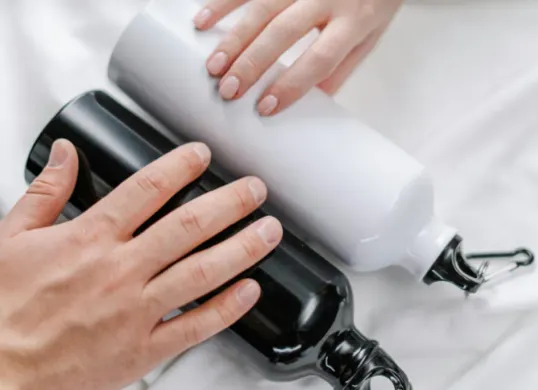 Ilustrasi. Kebijakan baru XXI memperbolehkan pengunjung membawa tumbler ke bioskop. Simak aturan lengkapnya. (Sumber: Pexels/cottonbro studio)