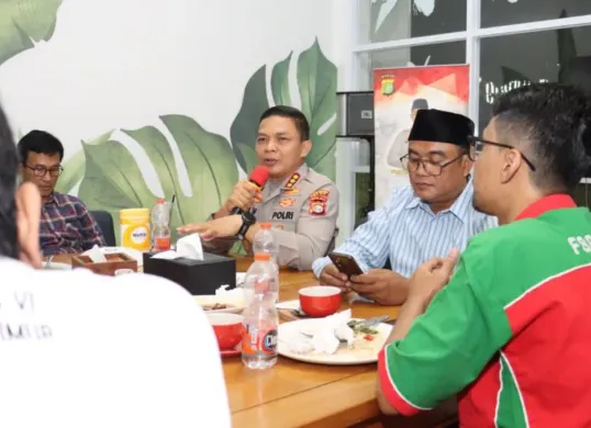 Pertemuan antara Kapolres Metro Depok, Kombes Pol Abdul Waras bersama perwakilan serikat buruh Kota Depok menjelang peringatan Mayday. (Sumber: Polres Metro Depok)