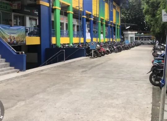 Penampilan terkini Pasar Santa yang telah direvitalisasi perwajahan baru lebih modern dan bersih. (Sumber: Perumda Pasar Jaya)