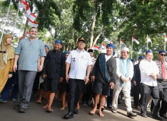 Gubernur Banten Andra Soni menerima peserta Seba Baduy di Gedung Negara Provinsi Banten, Kota Serang, Sabtu, 25 April 2026. (Sumber: Dok. Kominfo Pemprov Banten)