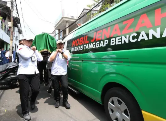 Bantuan dari Baznas bagi korban tewas dalam kecelakaan kereta api di Stasiun Bekasi Timur. (Sumber: Dok. Istimewa)