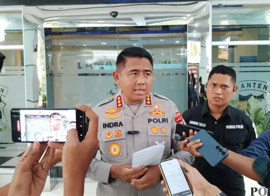 Kapolresta Tangerang, Kombes Pol Andi Muhammad Indra Waspada memberikan keterangan kasus kekerasan seksual di Sukadiri, Kabupaten Tangerang, Selasa, 28 April 2026. (Sumber: Poskota/Veronica Prasetio)