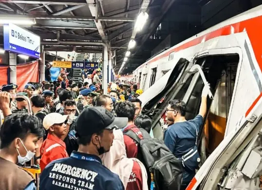 Dugaan penyebab tabrakan KA Argo Bromo Anggrek dengan KRL Commuter Line. (Sumber: Instagram/@keretaapikita)
