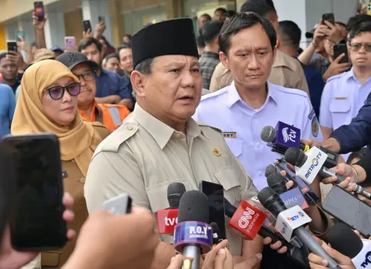 Presiden Prabowo Subianto saat berbicara kepada awak media di RSUD Bekasi, Selasa, 28 April 2026. (Sumber: Dok. Kesekretariatan Presiden)