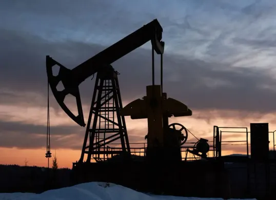 Ilustrasi tambang minyak. (Sumber: Freepik@artphotostudio)