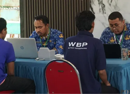 Warga binaan Rutan Kelas I Tangerang melakukan kegiatan perekaman data kependudukan dan pemadanan NIK. (Sumber: Poskota/Veronica Prasetio)