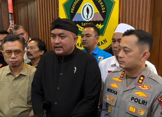 Bupati Bogor Rudy Susmanto saat memberikan keterangan pers di Pendopo, Cibinong. (Sumber: Poskota/Giffar Rivana)