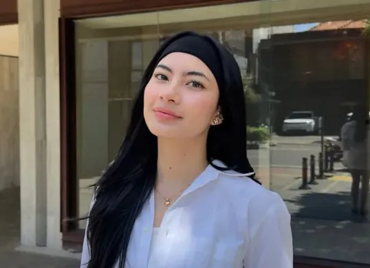 Inka Andestha selebgram cantik yang Temani Pratama Arhan saat wisuda. (Sumber: Instagram/@inkathh)