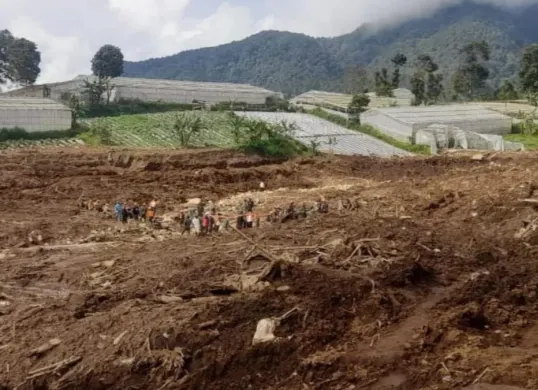 Lokasi temuan 6 korban Longsor Pasirlangu. (Sumber: Poskota/Gatot Poedji Utomo)