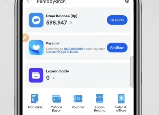 Pengguna membuka aplikasi Lazada untuk memeriksa ketersediaan fitur Paylater pada menu keuangan. (Sumber: Youtube/@Channel Razka)