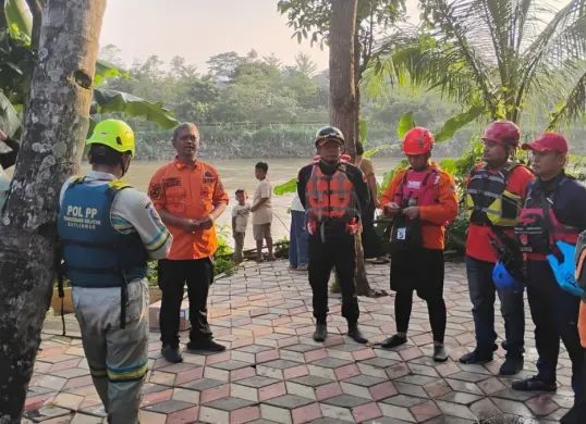 BPBD Kota Tangsel ikut proses pencarian pelajar asal Kota Bogor hanyut di Sungai Cisadane. (Sumber: Dok. Istimewa)