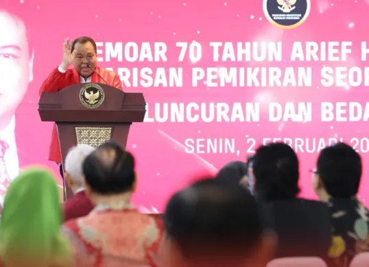 Ketua Mahkamah Konstitusi (MK) Arief Hidayat resmi mengakhiri masa pengabdiannya sebagai Hakim Konstitusi setelah 13 tahun bertugas, terhitung pada Selasa, 3 Februari 2026. (Sumber: X/@officialMKRI)