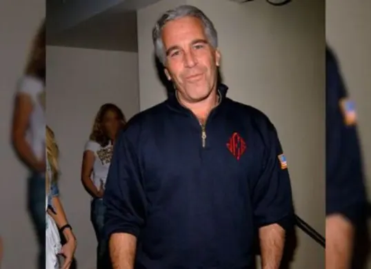 Kasus Jeffrey Epstein kembali ramai diperbincangkan. Berikut profil singkat, perjalanan hidup, jaringan elite, hingga kronologi kasus pelecehan seksual yang berujung kontroversi global. (Sumber: X/@pisang_holeng)