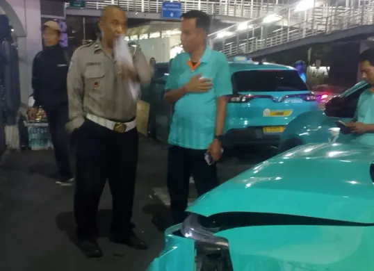 Kecelakaan taksi listrik di depan Pusat Grosir Cililitan (PGC), Kramatjati, Jakarta Timur, Senin, 2 Februari 2026. (Sumber: Dok. Istimewa)