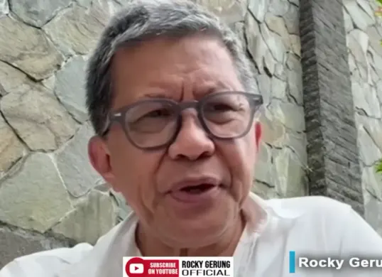 Kritik Rocky Gerung dalam kanal Youtubenya soal anak SD Bunuh Diri di NTT. (Sumber: Youtube/@Rocky Gerung Official)
