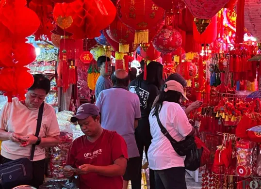 Suasana di kawasan Petak Sembilan, Glodok, Tamansari, Jakarta Barat, menjelang Imlek, Rabu, 4 Februari 2026. (Sumber: Poskota/ Pandi Ramedhan)
