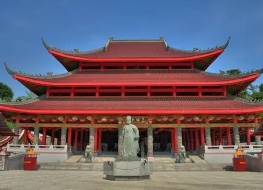 Potret Klenteng Sam Poo Kong, Semarang, Jawa Tengah (Sumber: Pinterest/@Penny)