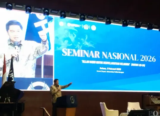 Menteri PKP, Maruar Sirait saat sambutan dalam seminar di UPH Karawaci, Lippo Village, Kelapa Dua, Kota Tangerang, Banten, Selasa, 3 Februari 2026. (Sumber: Poskota/Ali Mansur)