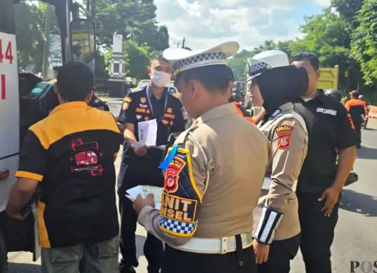 Potret Ramp Check Operasi Keselamatan Lodaya 2026 di Kabupaten Purwakarta, Jawa Barat. (Sumber: Poskota/Dadan Sukmana)