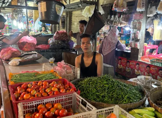Harga cabai jelang Tahun Baru Imlek naik drastis pada Kamis, 5 Februari 2026. (Sumber: Poskota/Giffar Rivana)