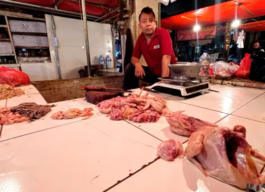 Ilustrasi harga daging jelang Imlek. (Sumber: Poskota/Giffar Rivana)