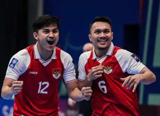 Pemain Timnas Futsal Indonesia merayakan gol ke gawang Jepang pada semifinal Piala Asia Futsal 2026 di Indonesia Arena, Jakarta. (Sumber: Poskota/Bilal)