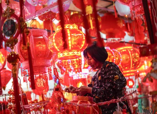 Ragam Pernak Pernik Imlek Hiasi Petak Sembilan Glodok