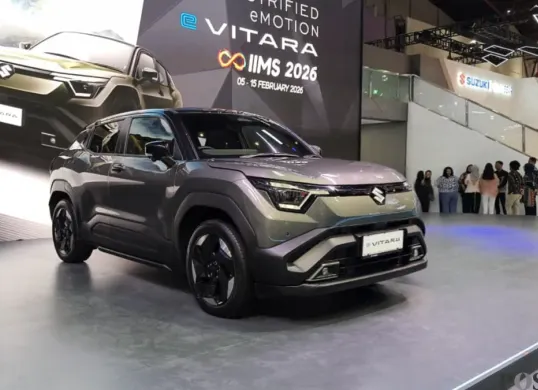 Potret mobil listrik Suzuki e Vitara yang diperkenalkan di ajang Indonesia International Motor Show (IIMS) 2026. (Sumber: Poskota/ Dimas Prassetyo)