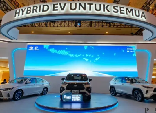 Toyota hadirkan jajaran model Hybrid EV terbaru di IIMS 2026. (Sumber: Poskota/Dimas Prassetyo)