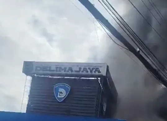 Kebakaran pabrik karoseri PT Delima Jaya di Bogor (Sumber: Istimewa)