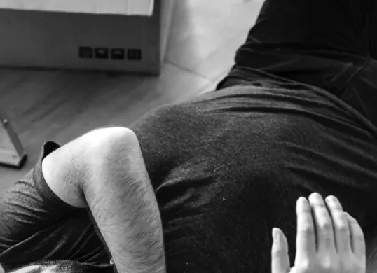 Ilustrasi, seorang pria pegawai PPPK ditemukan tewas di rumah kontrakan miliknya daerah Bekasi. (Sumber: freepik)