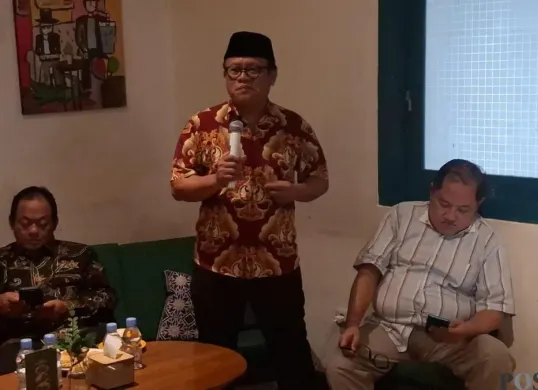 Ketua IPW Sugeng Teguh Santoso dalam diskusi Komrad Pancasila yang digelar di kawasan Jakarta Pusat, Jumat, 6 Februari 2026. (Sumber: Poskota/Pandi Ramedhan)